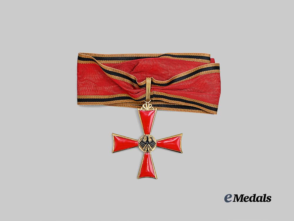 germany,_federal_republic._an_order_of_merit_of_the_federal_republic,_knight_commander’s_cross_set_with_case,_by_steinhauer&_lück_e_medals__g62177_8