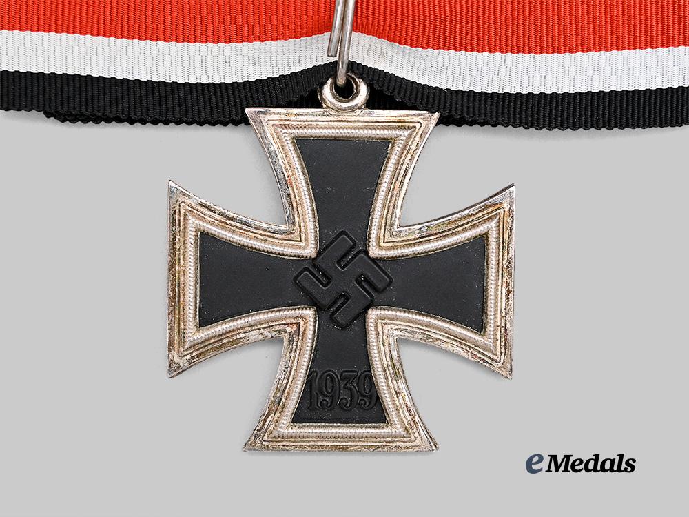 germany,_federal_republic._a_knight’s_cross_of_the_iron_cross,_exhibition_example_by_rudolf_souval,_c.1965_e_medals__g62180_3