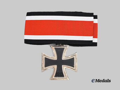 germany,_federal_republic._a_knight’s_cross_of_the_iron_cross,_exhibition_example_by_rudolf_souval,_c.1965_e_medals__g62180_4