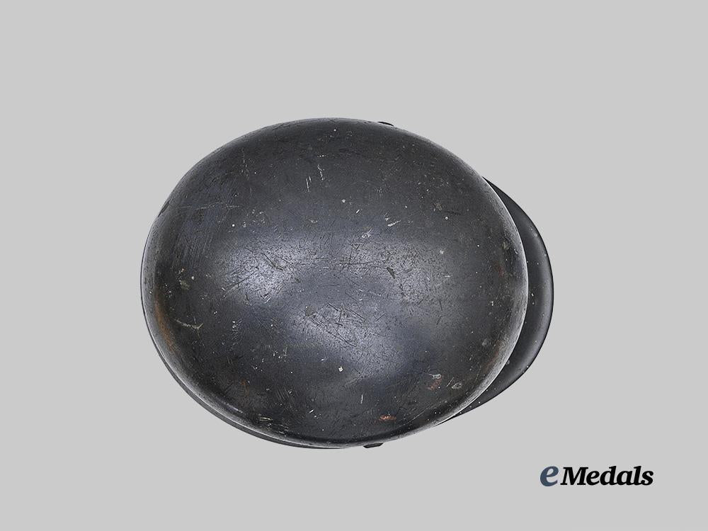 germany,_luftwaffe._an_m35_stahlhelm,_single_decal_example,_by_f._w._quist_e_medals__g62182_10