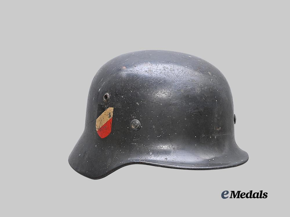 germany,_luftwaffe._an_m35_stahlhelm,_single_decal_example,_by_f._w._quist_e_medals__g62182_3