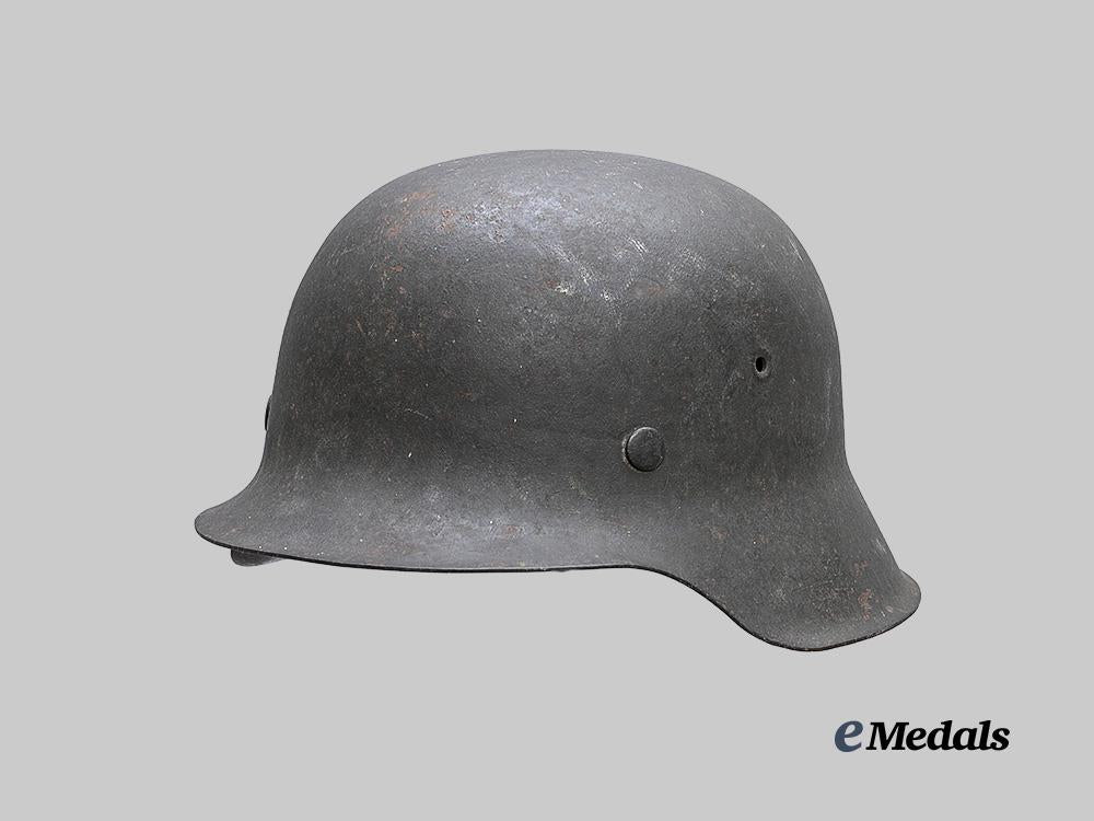 germany,_heer._an_m42_stahlhelm,_by_emaillierwerke_a._g._e_medals__g62183_4