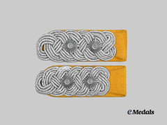 Germany, Luftwaffe. A Set of Flight Personnel/Fallschirmjäger Oberst Shoulder Boards