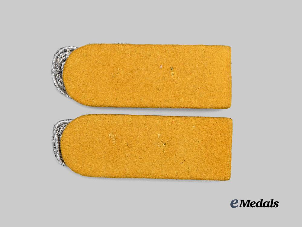 germany,_luftwaffe._a_set_of_flight_personnel/_fallschirmjäger_oberst_shoulder_boards_e_medals__g62199_3