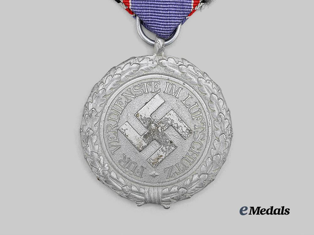 germany,_third_reich._an_air_defence_honour_decoration,_i_i_class_medal_e_medals__g62201_3