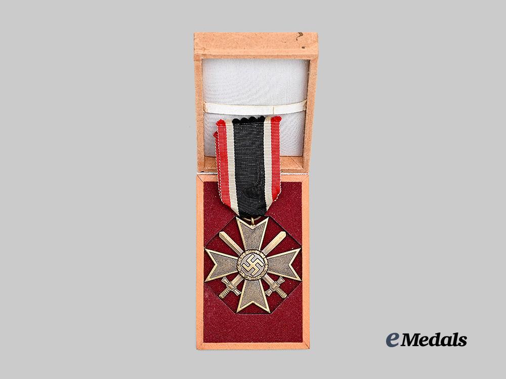 germany,_wehrmacht._a_war_merit_cross_i_i_class_with_swords,_with_privately-_commissioned_case_e_medals__g62203_3