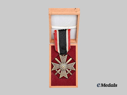 germany,_wehrmacht._a_war_merit_cross_i_i_class_with_swords,_with_privately-_commissioned_case_e_medals__g62203_3