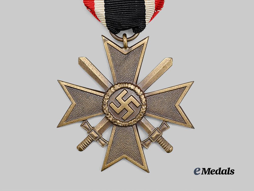 germany,_wehrmacht._a_war_merit_cross_i_i_class_with_swords,_with_privately-_commissioned_case_e_medals__g62203_6