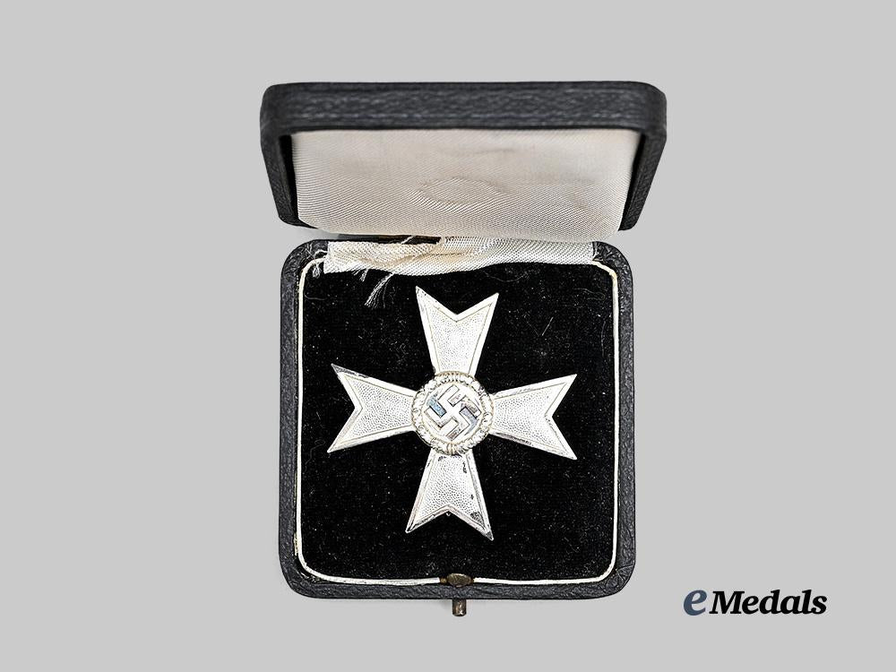 germany,_wehrmacht._a_war_merit_cross_i_class_with_swords_and_case,_by_julius_bauer&_söhne_e_medals__g62208_5
