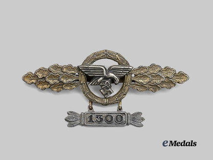 germany,_luftwaffe._a_transport_and_reconnaissance_clasp,_gold_grade_with1300_pendant,_by_paul_maybauer_e_medals__g62217_2