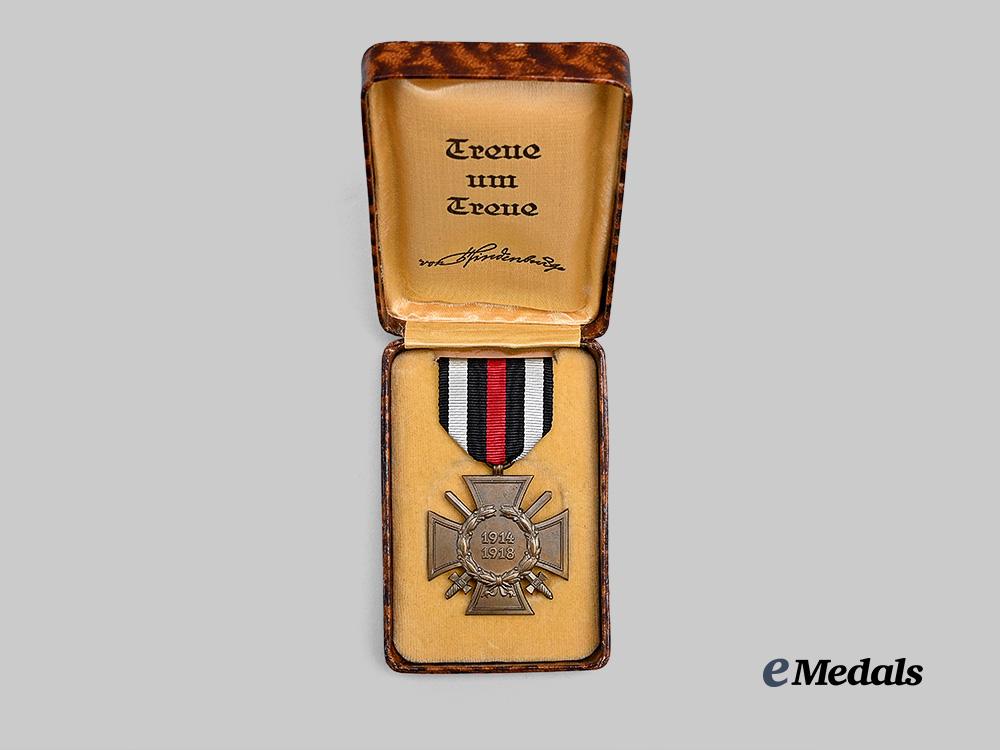 germany,_third_reich._an_honour_cross_of_the_world_war1914/1918_for_combatants,_with_luxury_case,_by_reichsvervand_pforzheim_e_medals__g62236_3