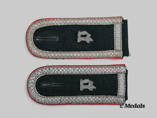 germany,_heer._a_set_of_panzerjäger_unterfeldwebel_shoulder_straps_e_medals__g62250_2