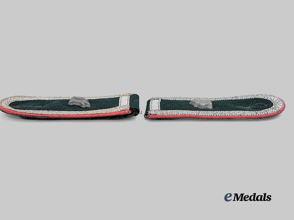 germany,_heer._a_set_of_panzerjäger_unterfeldwebel_shoulder_straps_e_medals__g62250_4