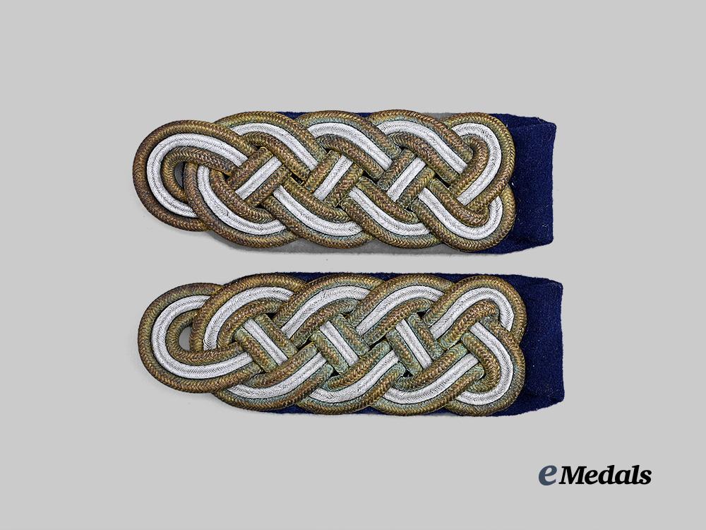 germany,_kriegsmarine._a_rare_set_of_konteradmiral_shoulder_boards_e_medals__g62262_2
