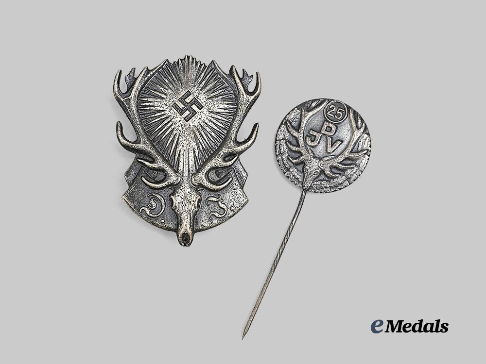 germany,_third_reich._a_pair_of_german_hunting_society_membership_badges_e_medals__g62286_2