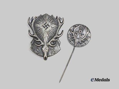 germany,_third_reich._a_pair_of_german_hunting_society_membership_badges_e_medals__g62286_2