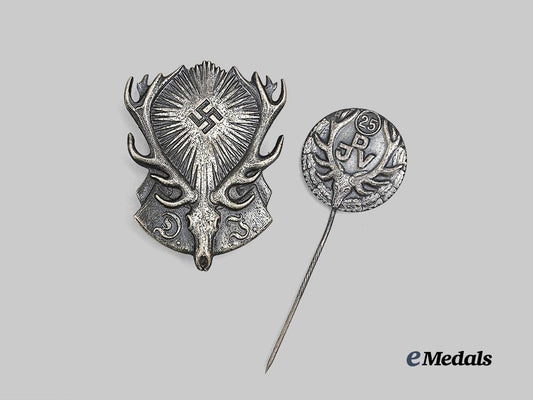 germany,_third_reich._a_pair_of_german_hunting_society_membership_badges_e_medals__g62286_2