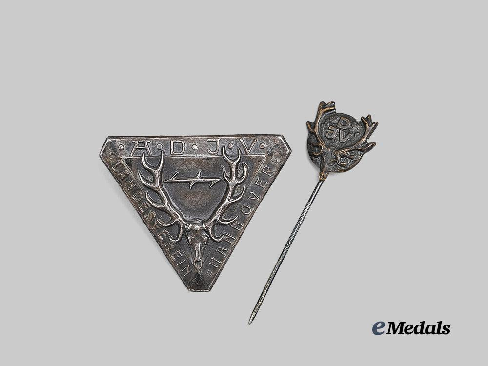 germany,_imperial._a_pair_of_early_german_hunting_society_membership_badges_e_medals__g62288_2