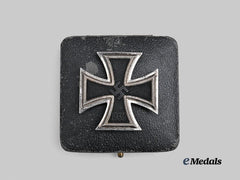 Germany, Wehrmacht. A 1939 Iron Cross I Class, with Case, by Klein & Quenzer