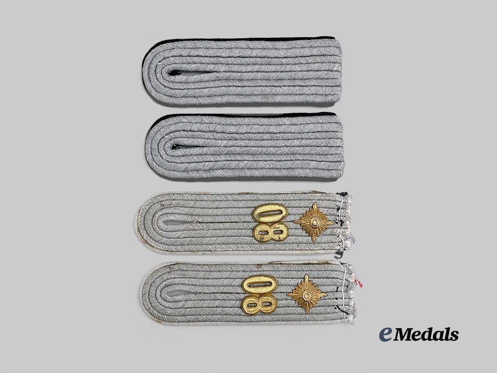 germany,_heer._a_lot_of_shoulder_boards_for_officer_ranks_e_medals__g62294_2