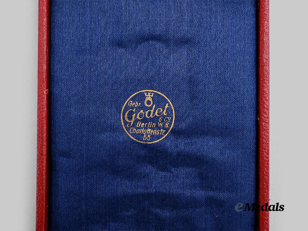 germany,_third_reich._a_german_social_welfare_decoration,_i_class_cross_with_case,_by_gebrüder_godet_e_medals__g62297_3