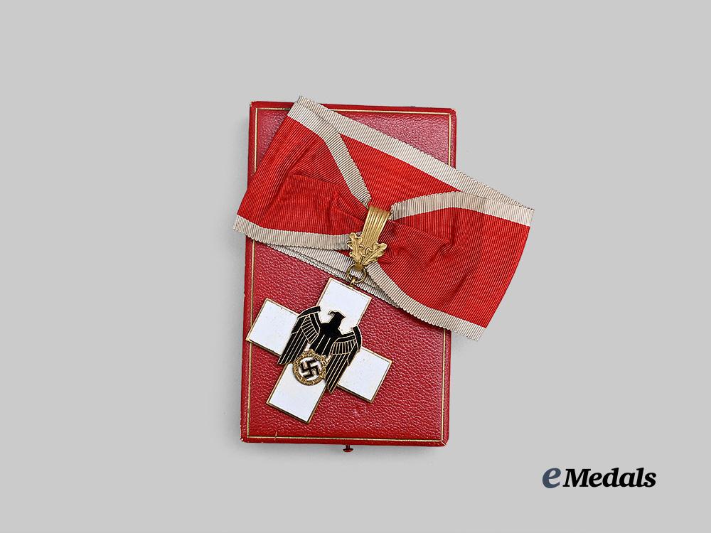 germany,_third_reich._a_german_social_welfare_decoration,_i_class_cross_with_case,_by_gebrüder_godet_e_medals__g62297_5