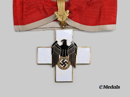 germany,_third_reich._a_german_social_welfare_decoration,_i_class_cross_with_case,_by_gebrüder_godet_e_medals__g62297_7