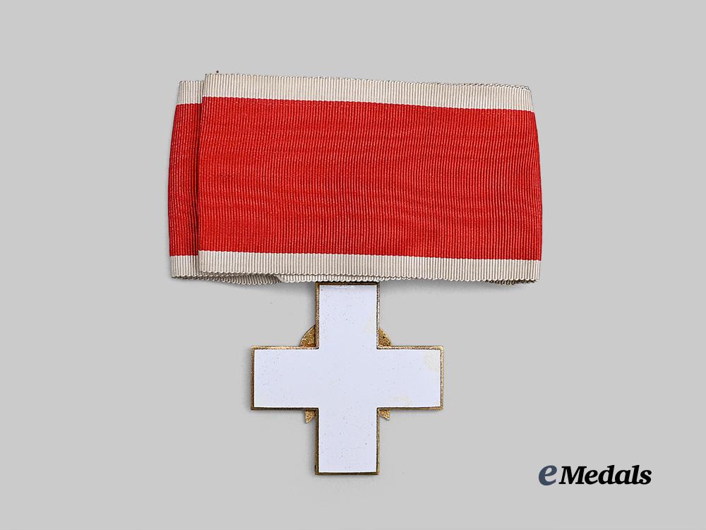 germany,_third_reich._a_german_social_welfare_decoration,_i_class_cross_with_case,_by_gebrüder_godet_e_medals__g62297_8