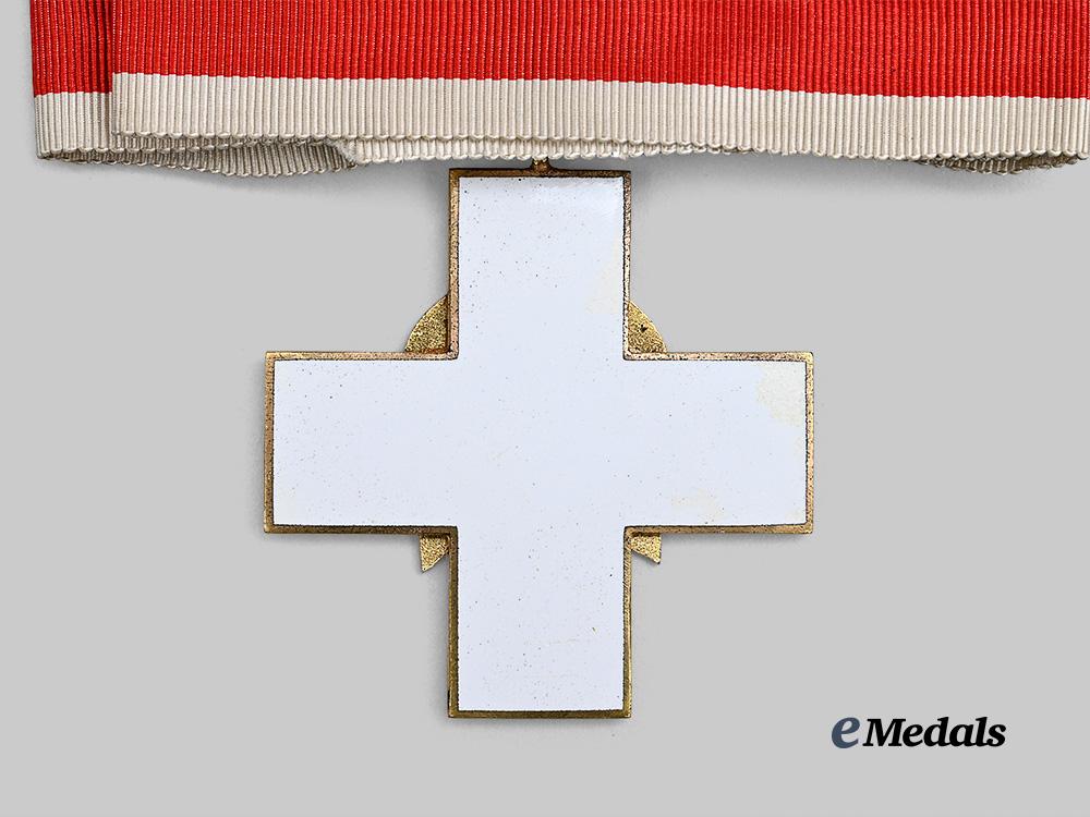 germany,_third_reich._a_german_social_welfare_decoration,_i_class_cross_with_case,_by_gebrüder_godet_e_medals__g62297_9