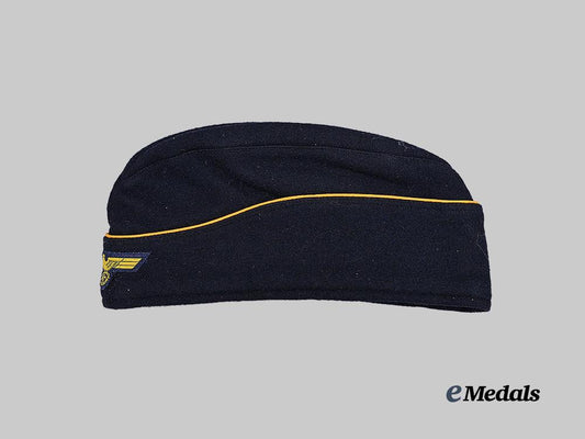 germany,_kriegsmarine._a_board_cap_for_female_personnel,_kiel_depot_issue,_c.1941_e_medals__g62329_2