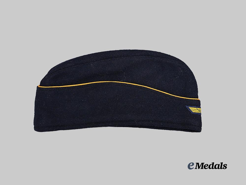 germany,_kriegsmarine._a_board_cap_for_female_personnel,_kiel_depot_issue,_c.1941_e_medals__g62329_3