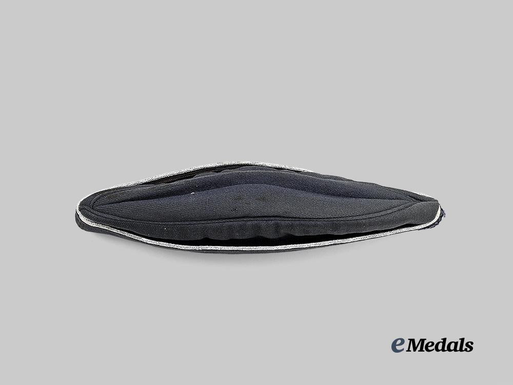 germany,_luftwaffe._an_unusual_overseas_cap_for_a_senior_female_auxiliary_e_medals__g62330_5