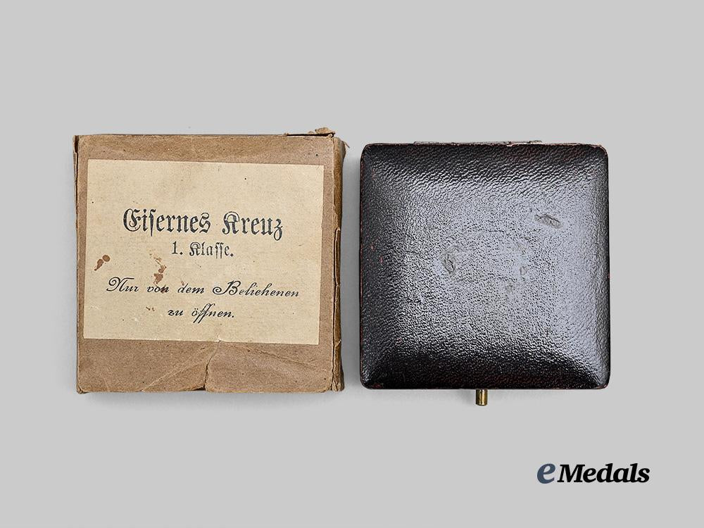 germany,_imperial._a1914_iron_cross_i_class,_owner-_engraved_example_with_case,_by_j._godet&_sohn_e_medals__g62367_3