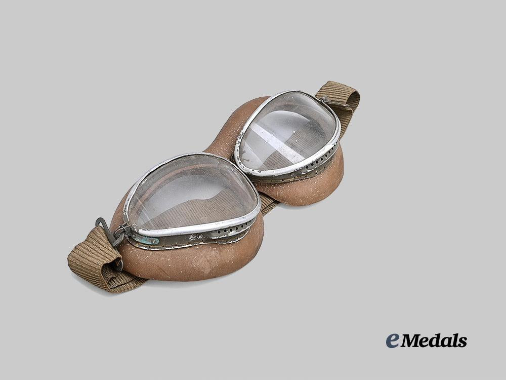 germany,_luftwaffe._a_pair_of_model295_flight_goggles_e_medals__g62401_6