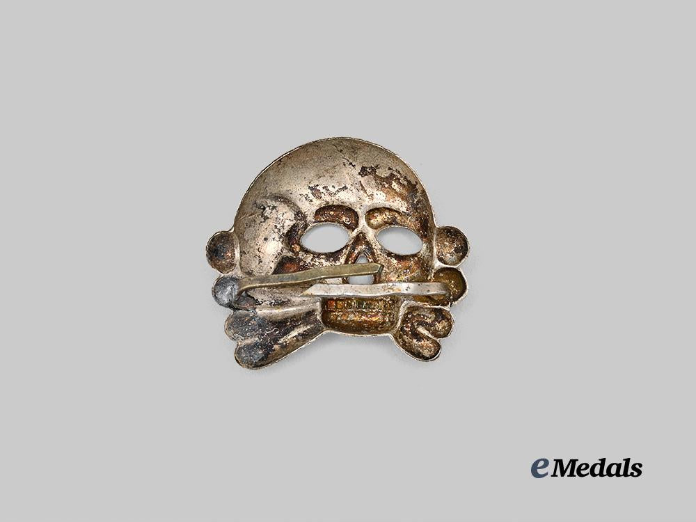 germany,_s_s._a_first_pattern_visor_cap_totenkopf_insignia_e_medals__g62441_3