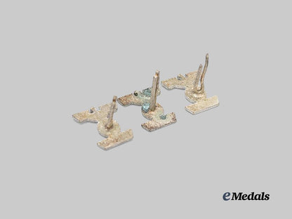 germany,_wehrmacht._a_lot_of_mint_ribbon_bar_devices_for_the1939_clasp_to_the_iron_cross_i_i_class_e_medals__g62460_4