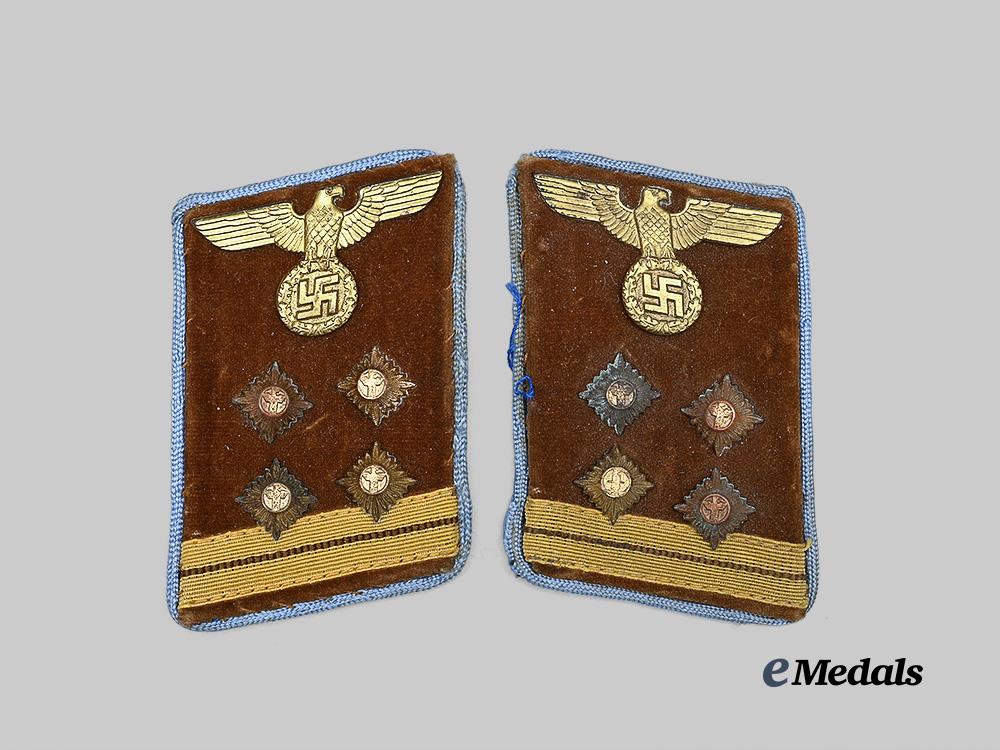 germany,_n_s_d_a_p._a_set_of_orts-_level_hauptgemeinschaftsleiter_collar_tabs_e_medals__g62473_2