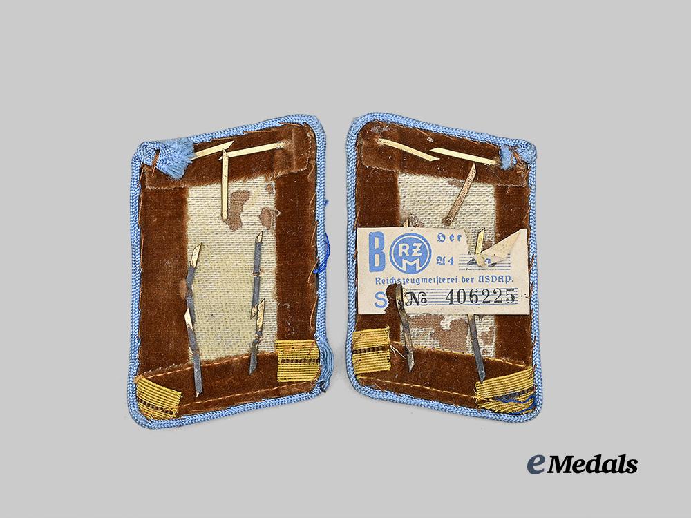 germany,_n_s_d_a_p._a_set_of_orts-_level_hauptgemeinschaftsleiter_collar_tabs_e_medals__g62473_3