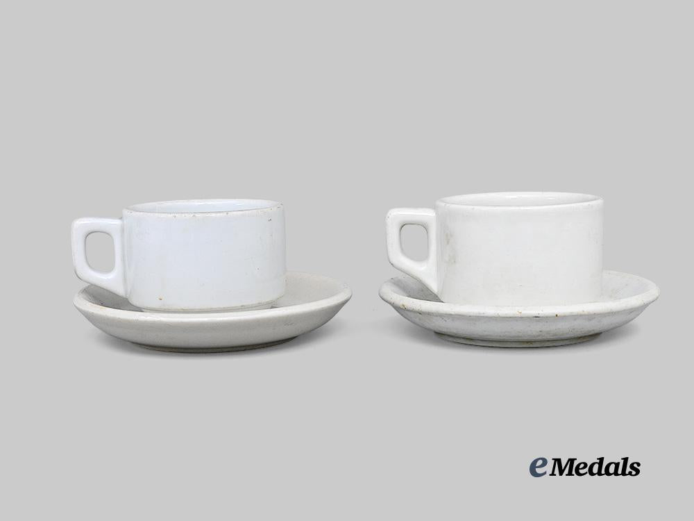 germany,_heer._a_pair_of_mess_hall_cups_and_saucers_e_medals__g62505_3