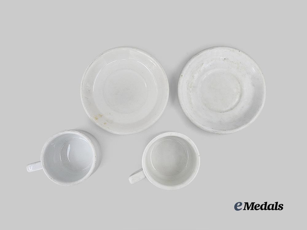 germany,_heer._a_pair_of_mess_hall_cups_and_saucers_e_medals__g62505_4