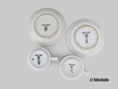 germany,_heer._a_pair_of_mess_hall_cups_and_saucers_e_medals__g62505_5
