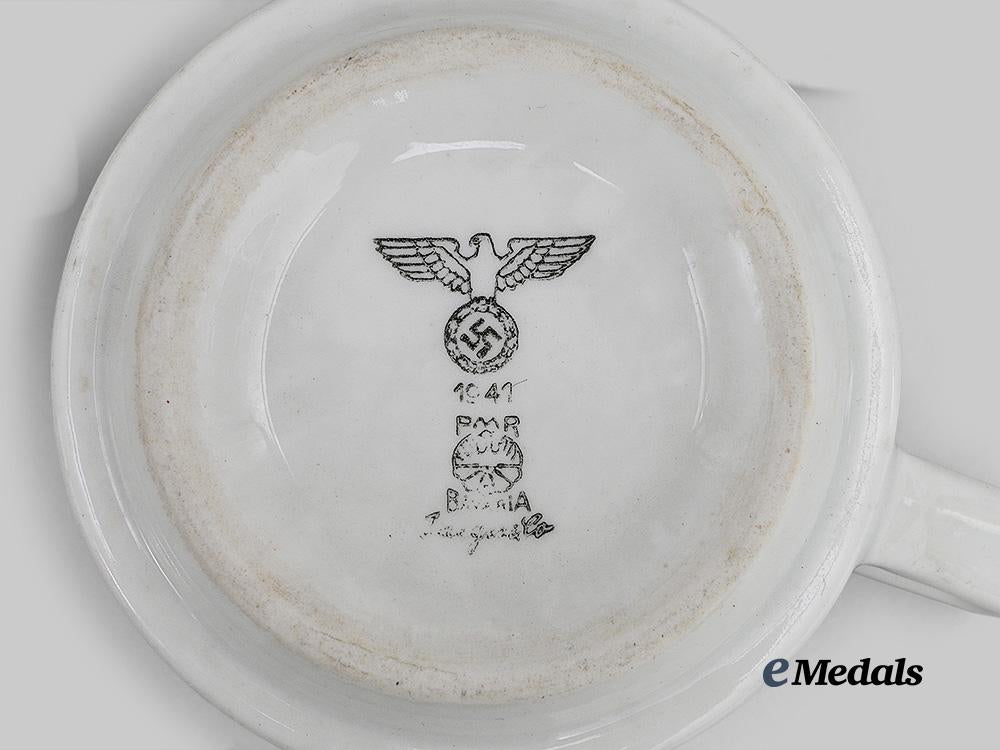 germany,_heer._a_pair_of_mess_hall_cups_and_saucers_e_medals__g62505_6