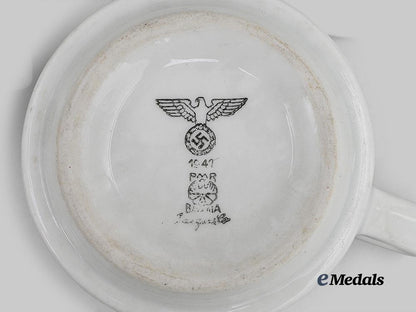 germany,_heer._a_pair_of_mess_hall_cups_and_saucers_e_medals__g62505_6