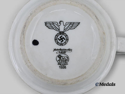 germany,_heer._a_pair_of_mess_hall_cups_and_saucers_e_medals__g62505_7