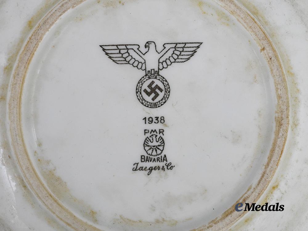germany,_heer._a_pair_of_mess_hall_cups_and_saucers_e_medals__g62505_8