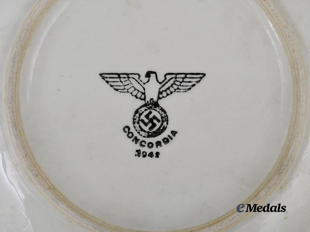 germany,_heer._a_pair_of_mess_hall_cups_and_saucers_e_medals__g62505_9