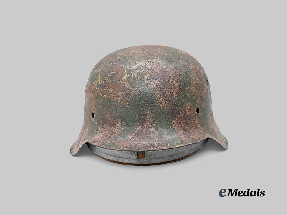 germany,_heer._an_m42_stahlhelm,_with_field_camouflage,_by_sächsische_emaillier-_und_stanzwerke_e_medals__g62506_2