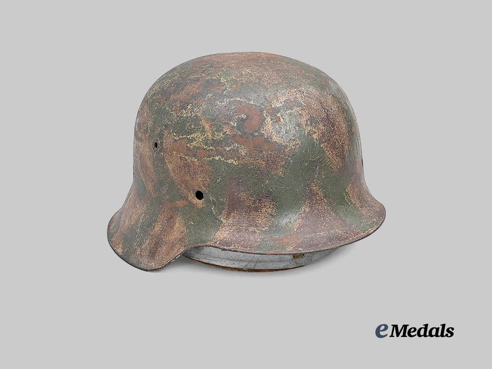 germany,_heer._an_m42_stahlhelm,_with_field_camouflage,_by_sächsische_emaillier-_und_stanzwerke_e_medals__g62506_3