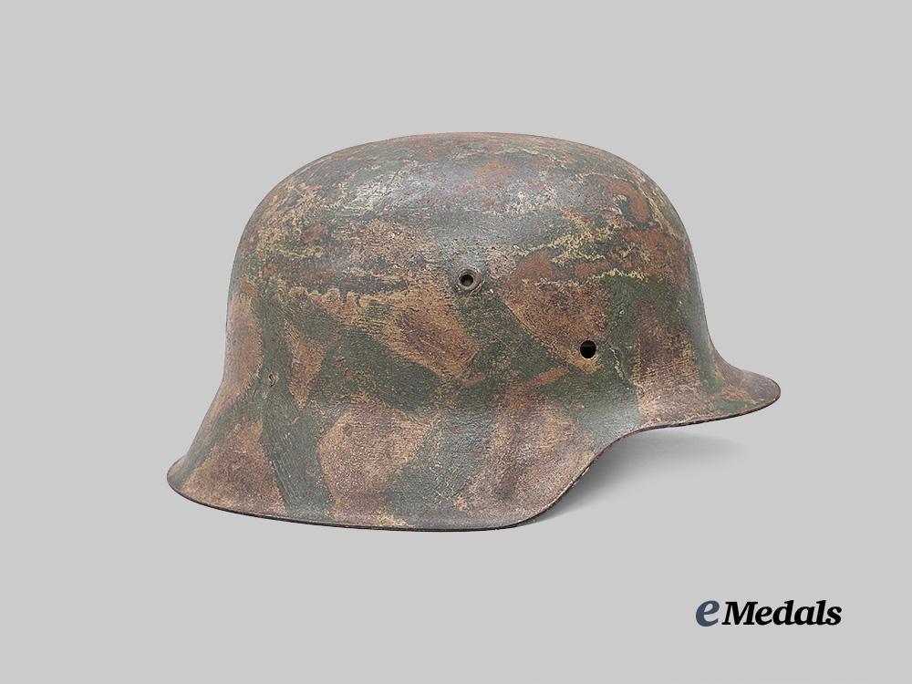 germany,_heer._an_m42_stahlhelm,_with_field_camouflage,_by_sächsische_emaillier-_und_stanzwerke_e_medals__g62506_5