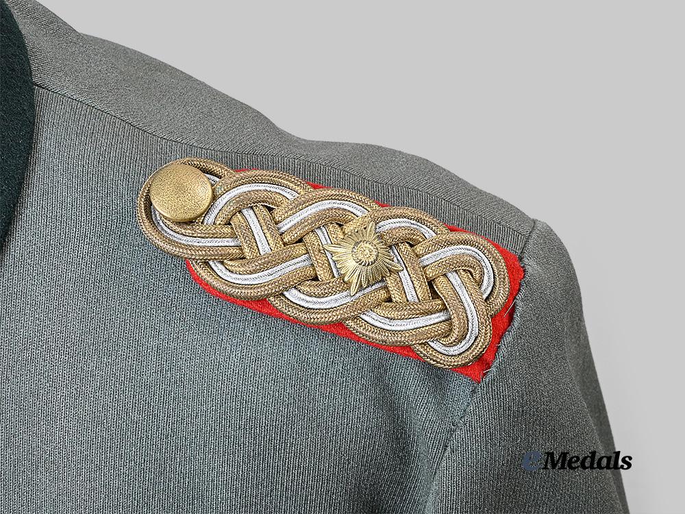 germany,_heer._a_field_tunic_for_a_generalleutnant_e_medals__g62524_11